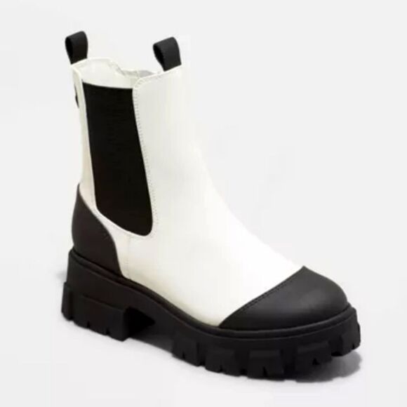 Nwt LADIES WHITE AND BLACK BOOTS SZ 8 - Picture 1 of 4